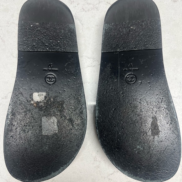 CHANEL lambskin slides - Picture 2 of 5